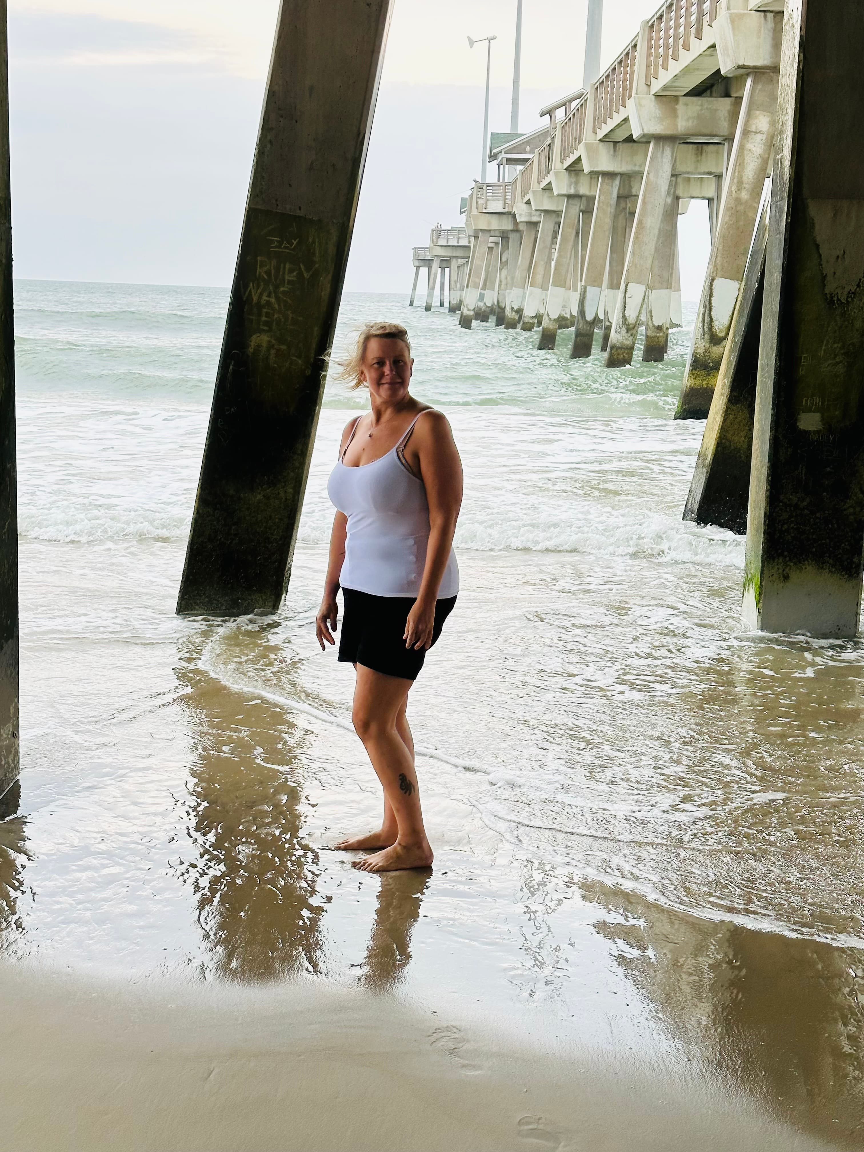 Kori enjoying the beach ๐งก